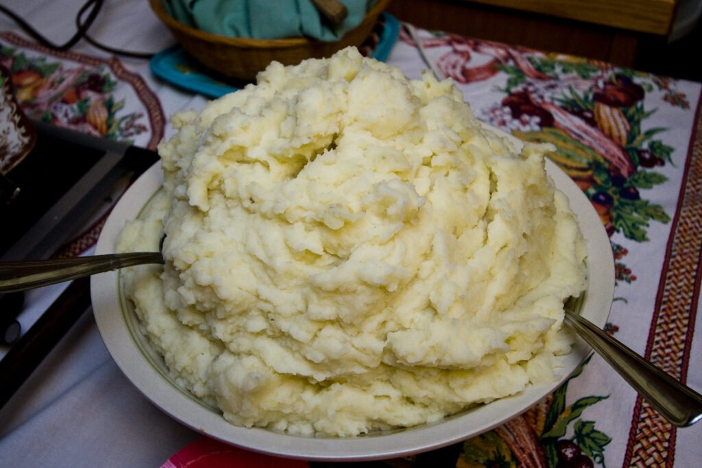 The BEST Mashed Potatoes: Creamy, Fluffy, and Full of Flavor
