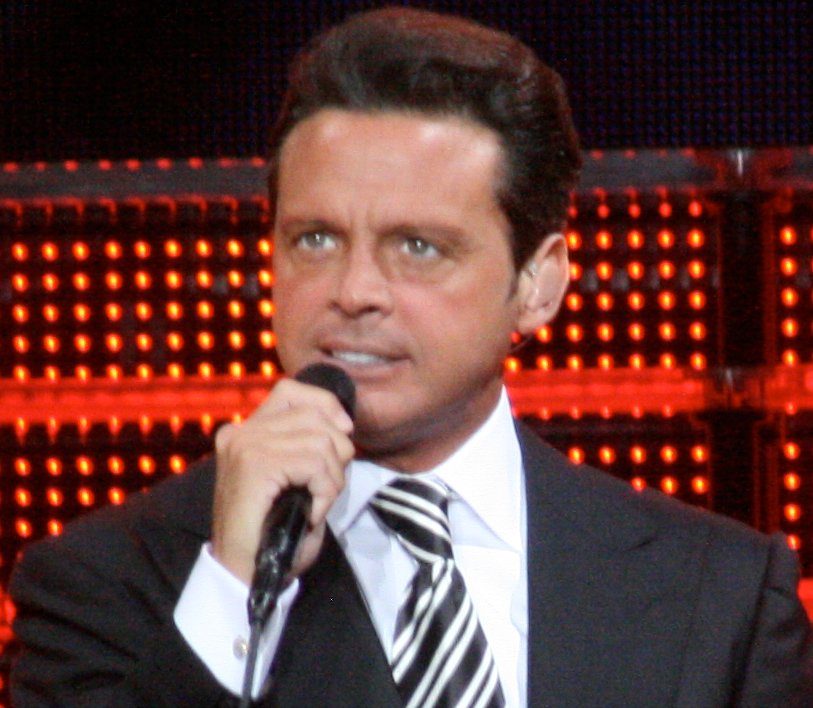 Luis Miguel: The Sun of Mexico