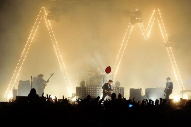 Arctic Monkeys – Whatever People Say I Am, That's What I'm Not (2006)