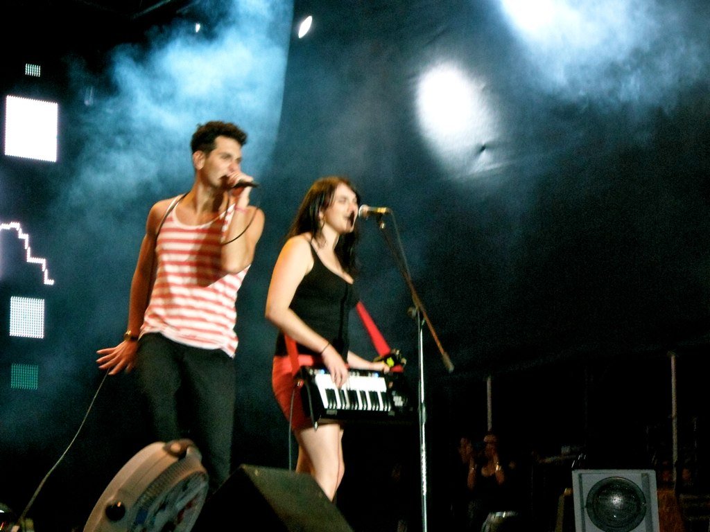 Tara Yummy's Surprise Appearance with Cobra Starship