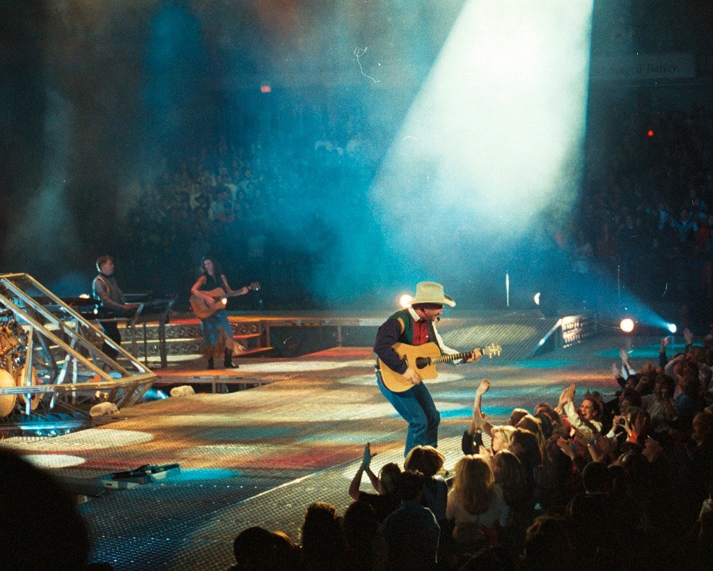 Garth Brooks’ ‘Garthstock’ (1997) – Country Goes Big (image credits: wikimedia)