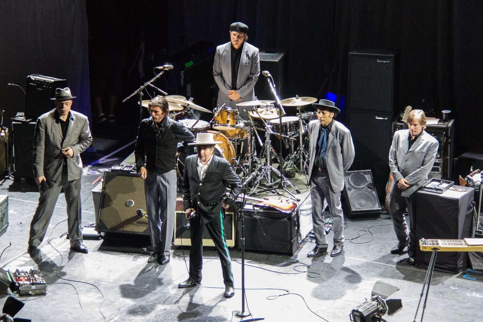 Make You Feel My Love (1997) – Dylan’s Most Romantic Song (image credits: wikimedia)