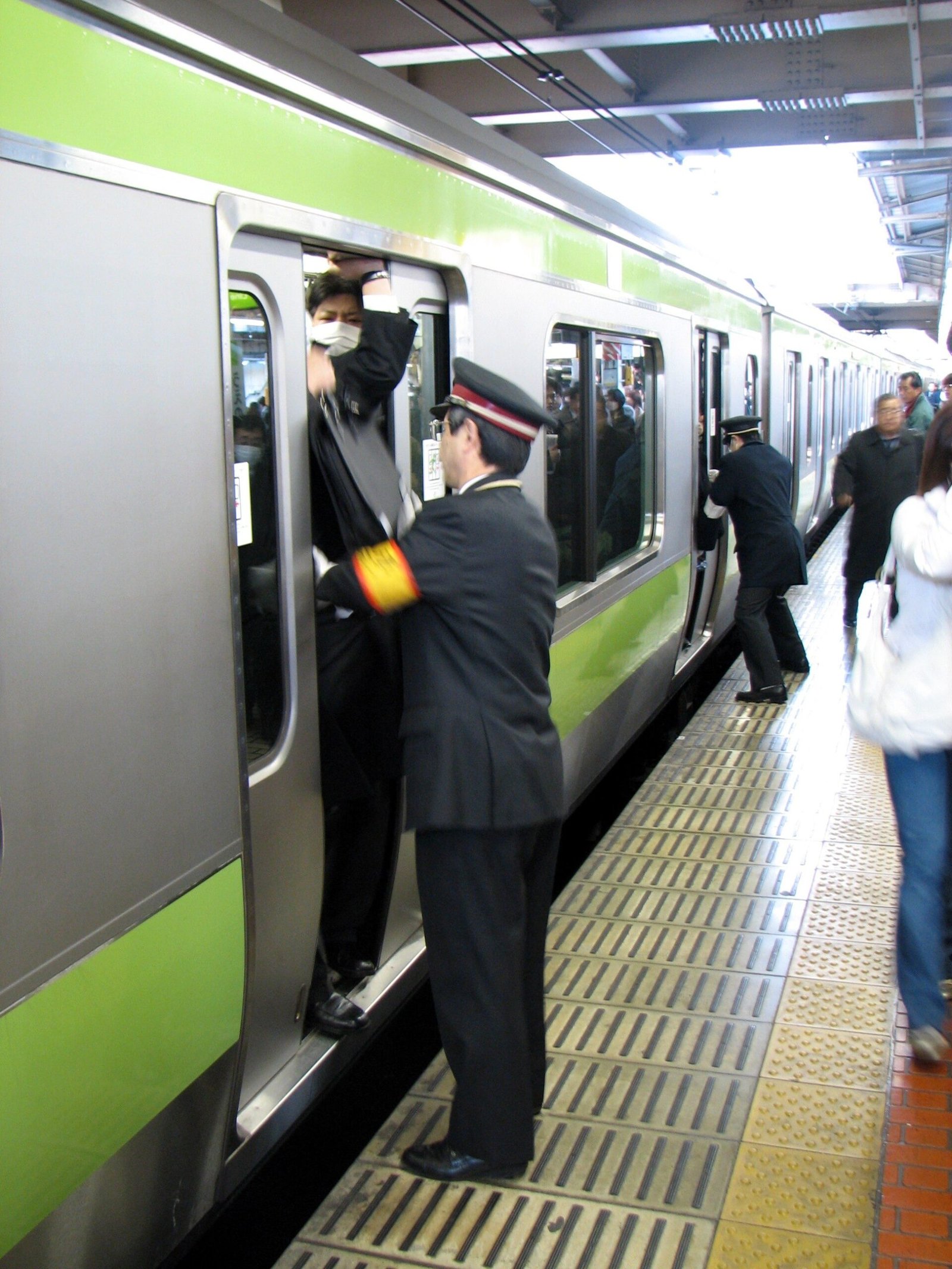 Train Pusher 🚆 (image credits: wikimedia)