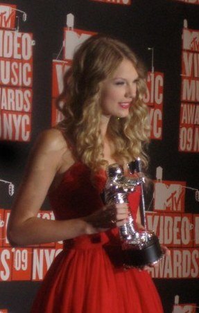 Kanye West Interrupts Taylor Swift at the VMAs (2009) (image credits: wikimedia)