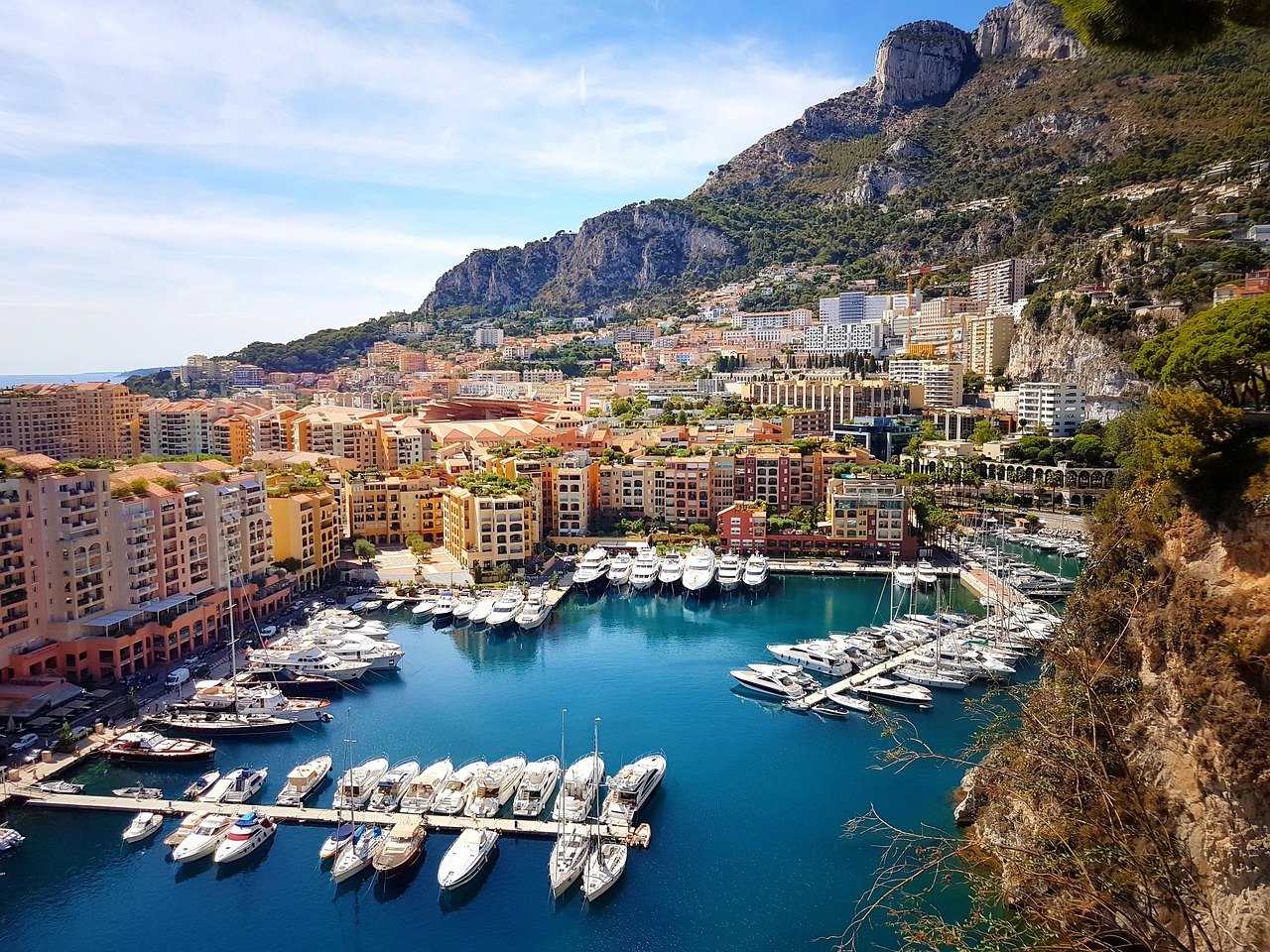 The French Riviera: Luxury and Love (image credits: pixabay)