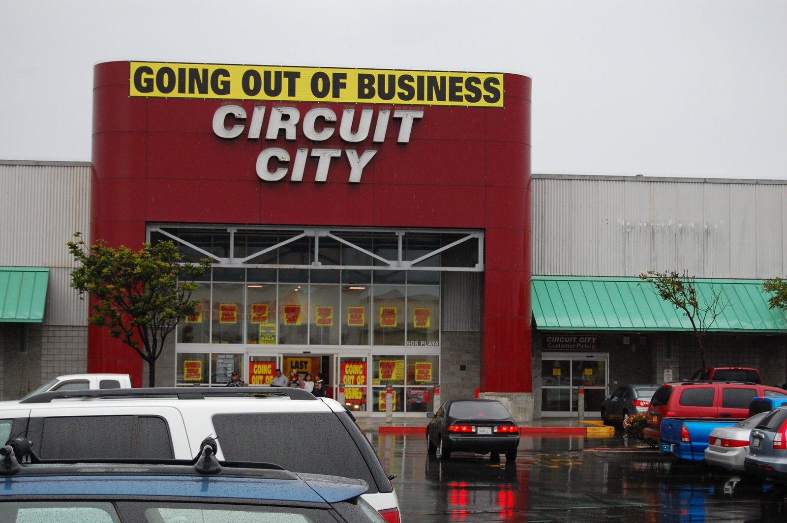 Circuit City: The Electronics Retailer That Couldn't Keep Up (image credits: wikimedia)