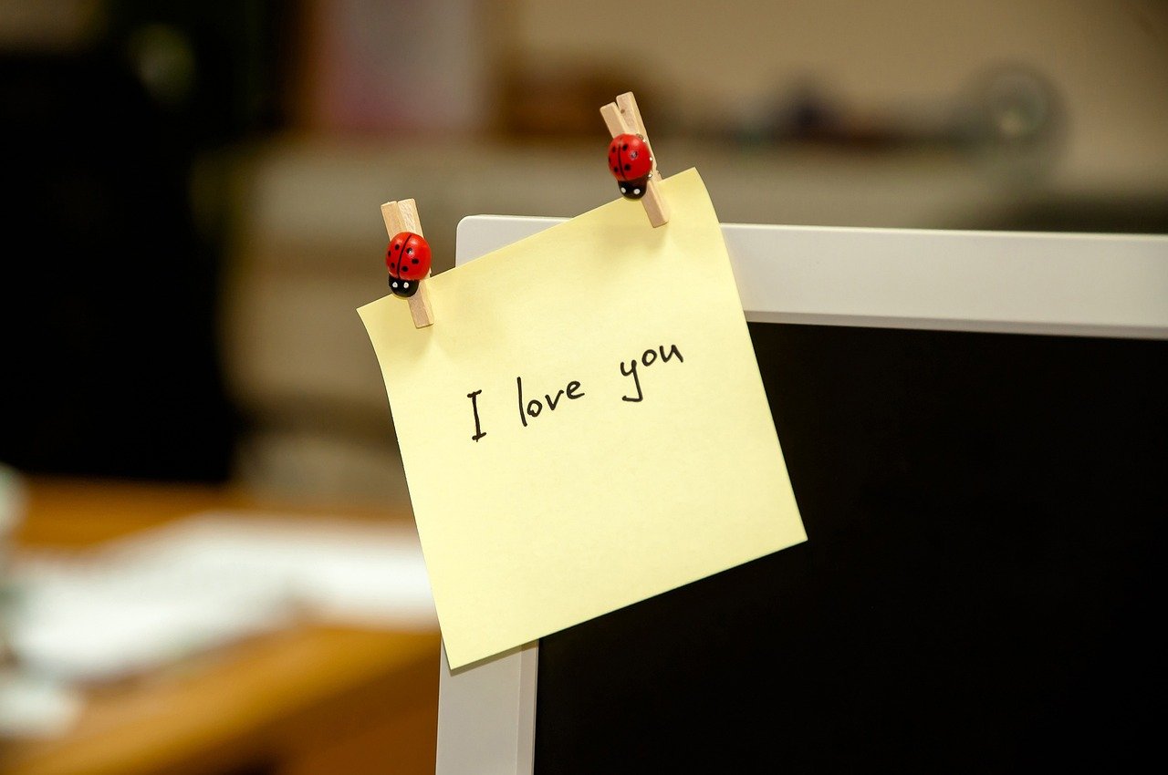 Post-it: The Sticky Note Revolution (image credits: pixabay)