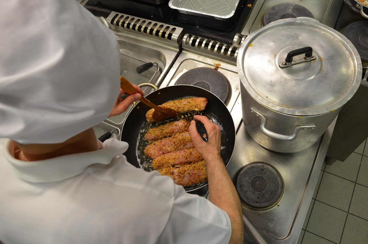 9. Teflon (1938) – A Sticky Situation Turns Non-Stick (image credits: pixabay)