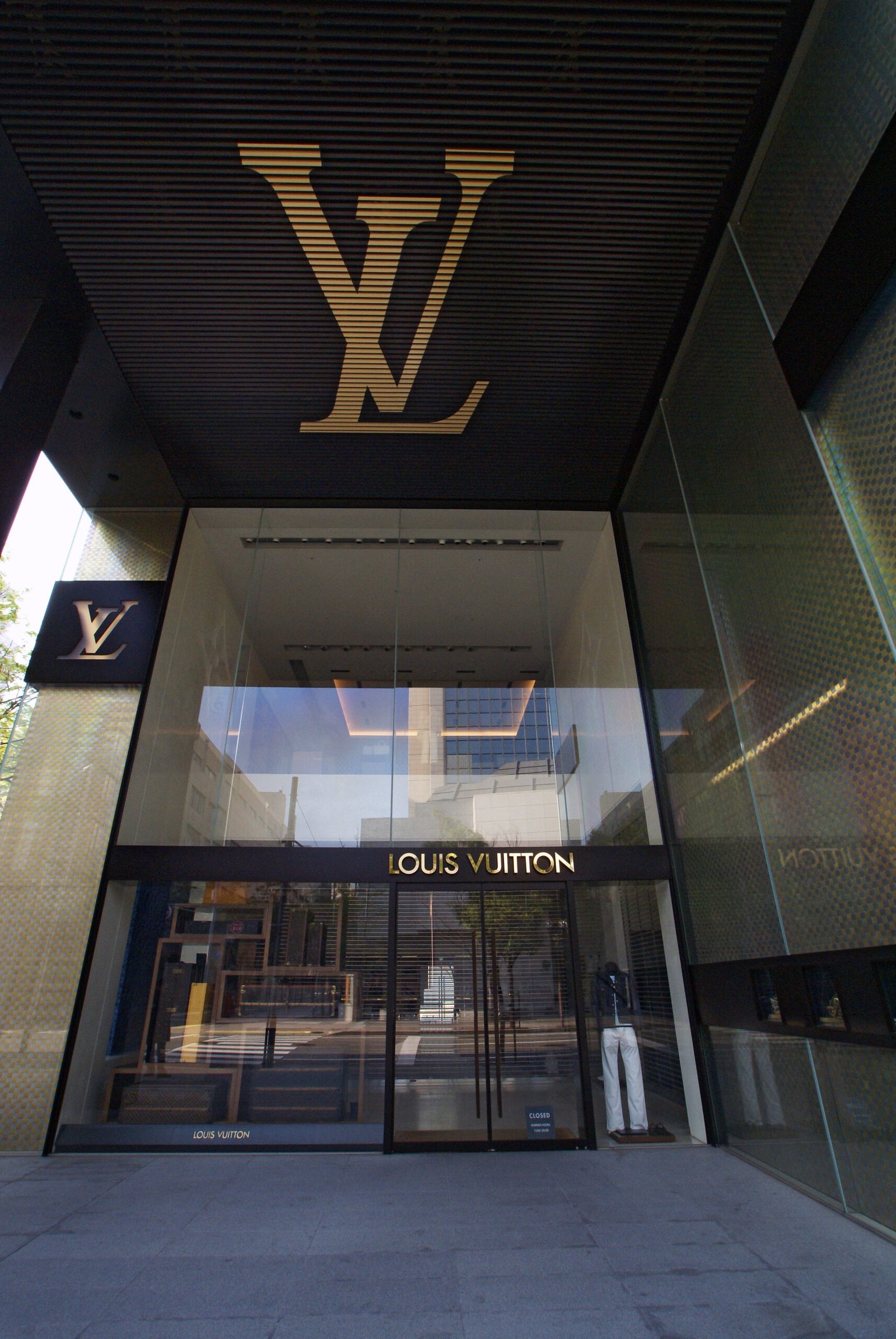Louis Vuitton Moët Hennessy (LVMH) – The Luxury Conglomerate (image credits: wikimedia)