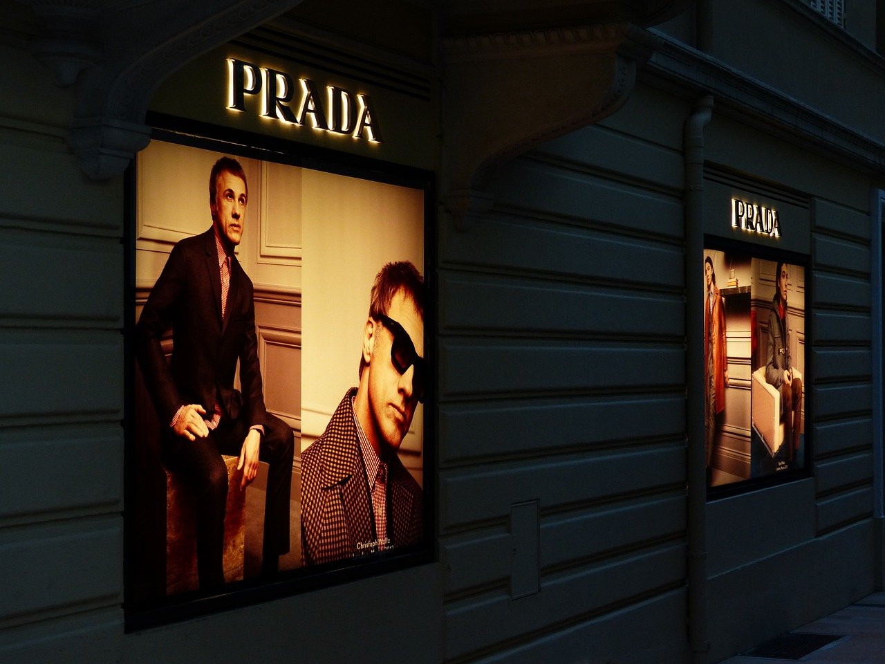 Prada – High Fashion with Global Appeal (image credits: pixabay)