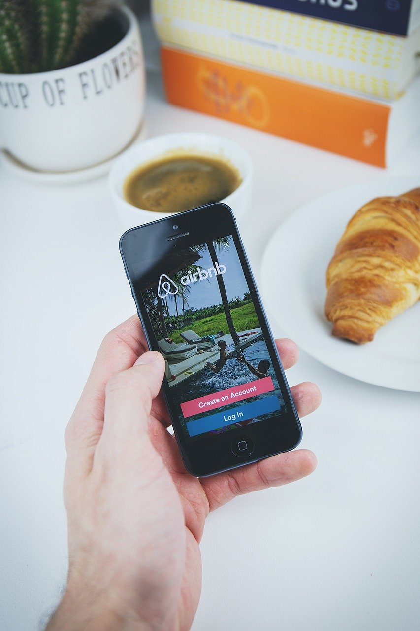 Airbnb (2008) (image credits: pixabay)