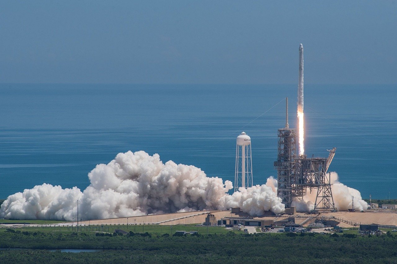SpaceX (2002–2010s) (image credits: pixabay)