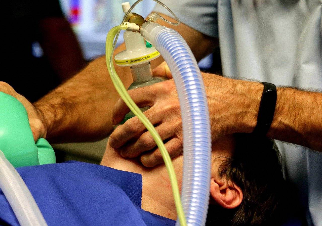 Anesthesiologists (image credits: pixabay)