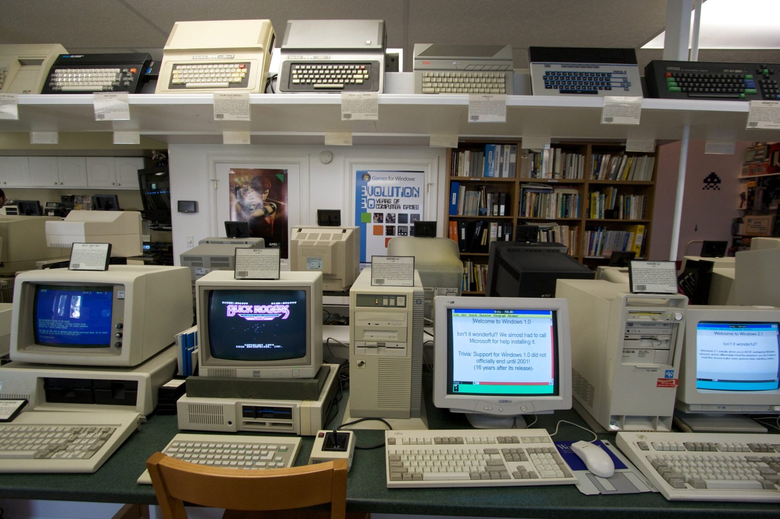 Personal Computers (1970s-1980s) 💻 (image credits: wikimedia)