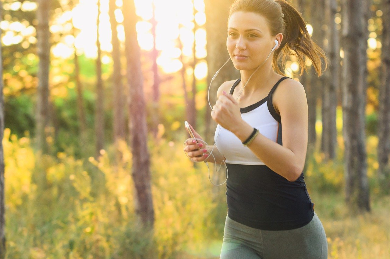 1️⃣7️⃣ Exercise (But Not Too Late) (image credits: pixabay)