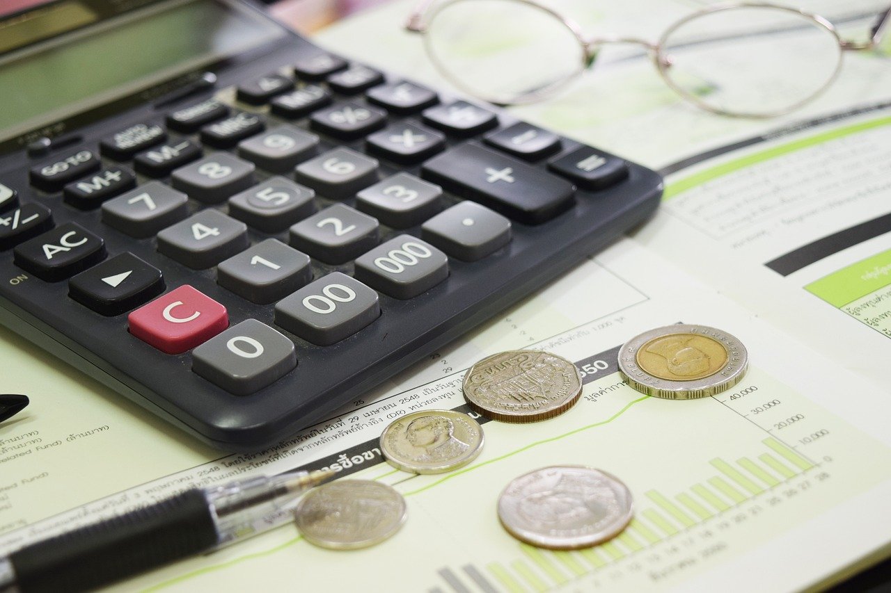 Economic Indicators Affecting Real Estate (image credits: pixabay)