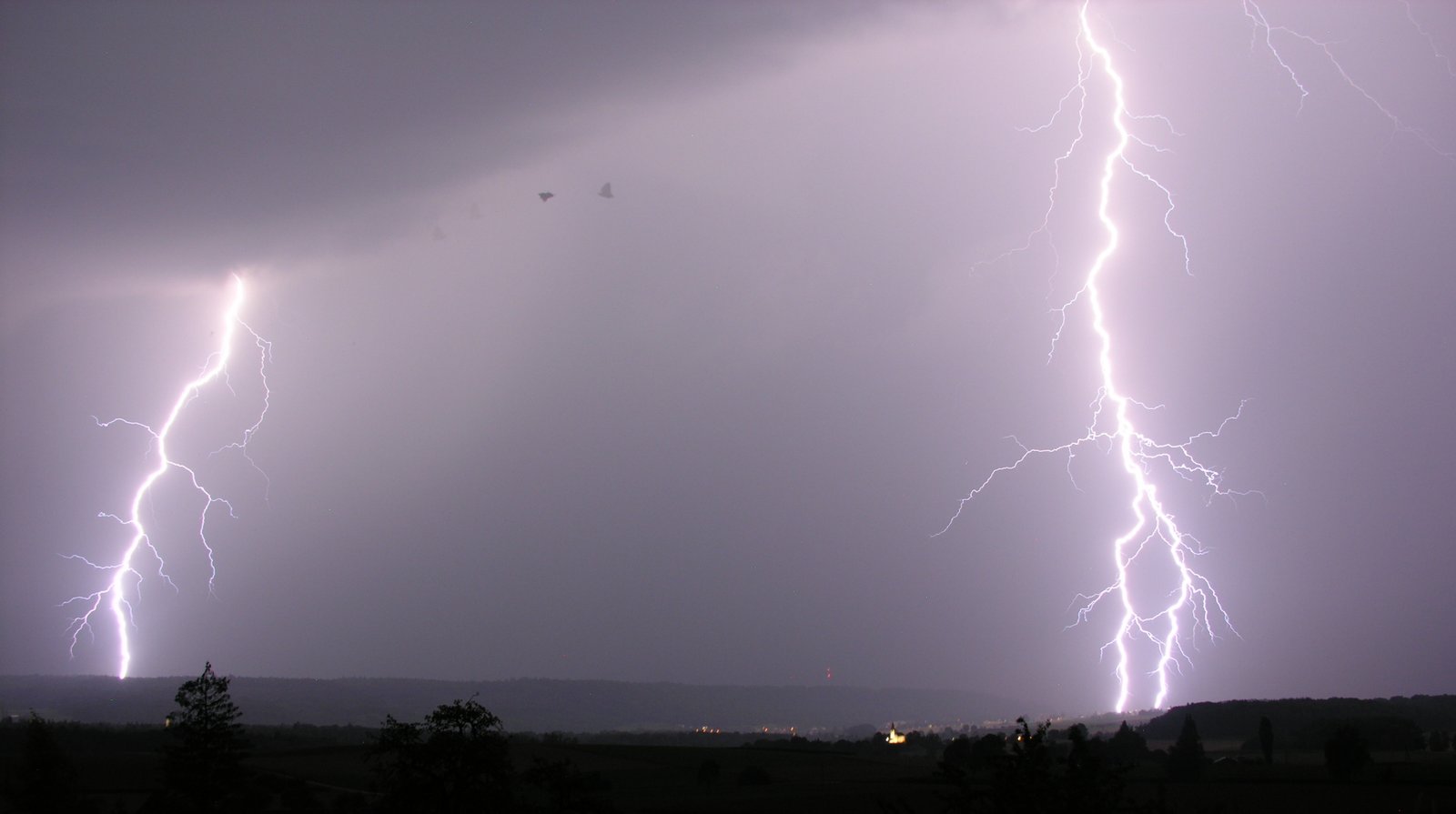 A Single Lightning Bolt Is Hotter Than the Surface of the Sun (image credits: wikimedia)