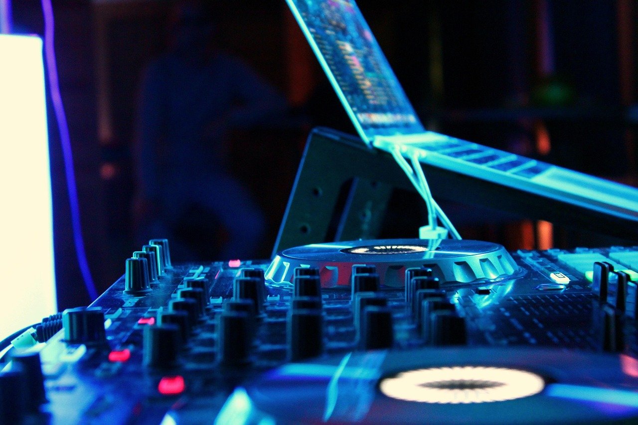 Sound Design and Synthesis (image credits: pixabay)