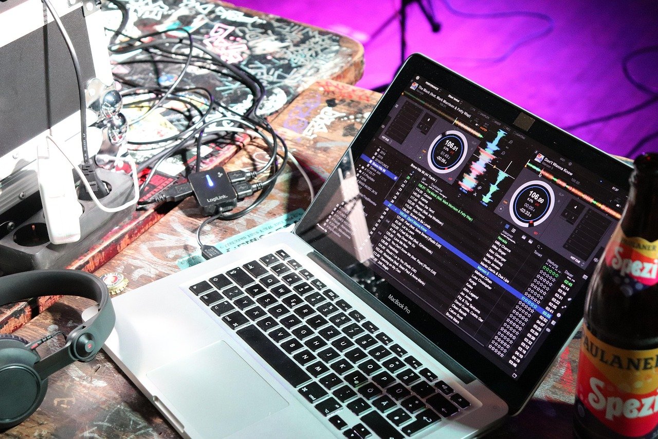 Personalized Music Recommendations (image credits: pixabay)