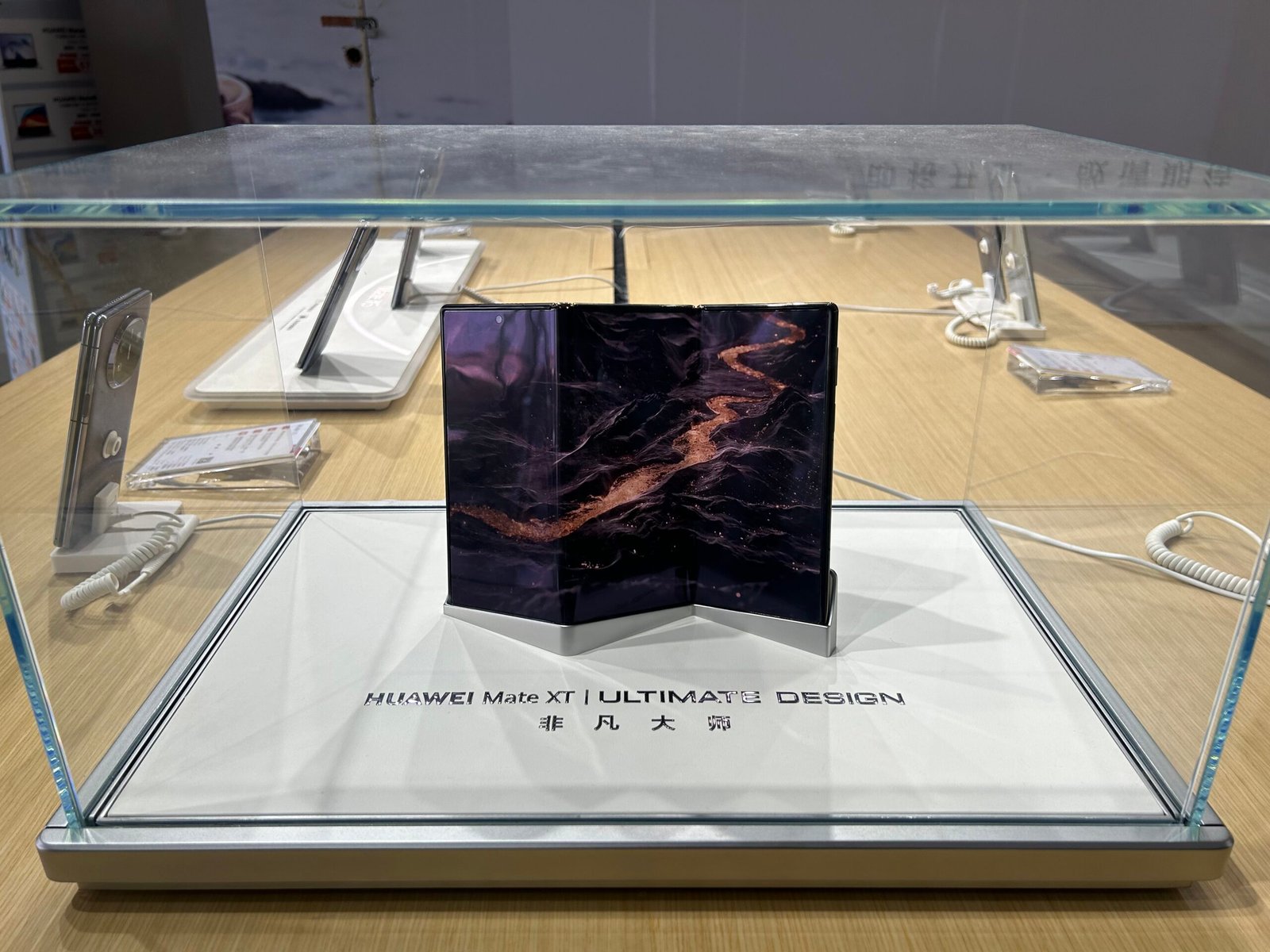 Tri-Fold Smartphones (image credits: wikimedia)