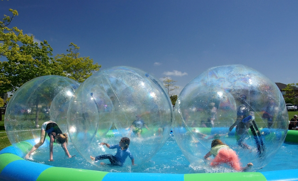 6. Bubble Suit Dancing (image credits: rawpixel)