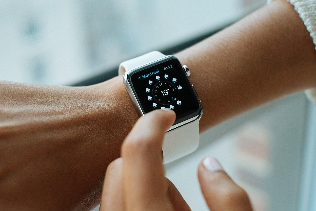 Limiting Screen Time Before Bed (image credits: pixabay)