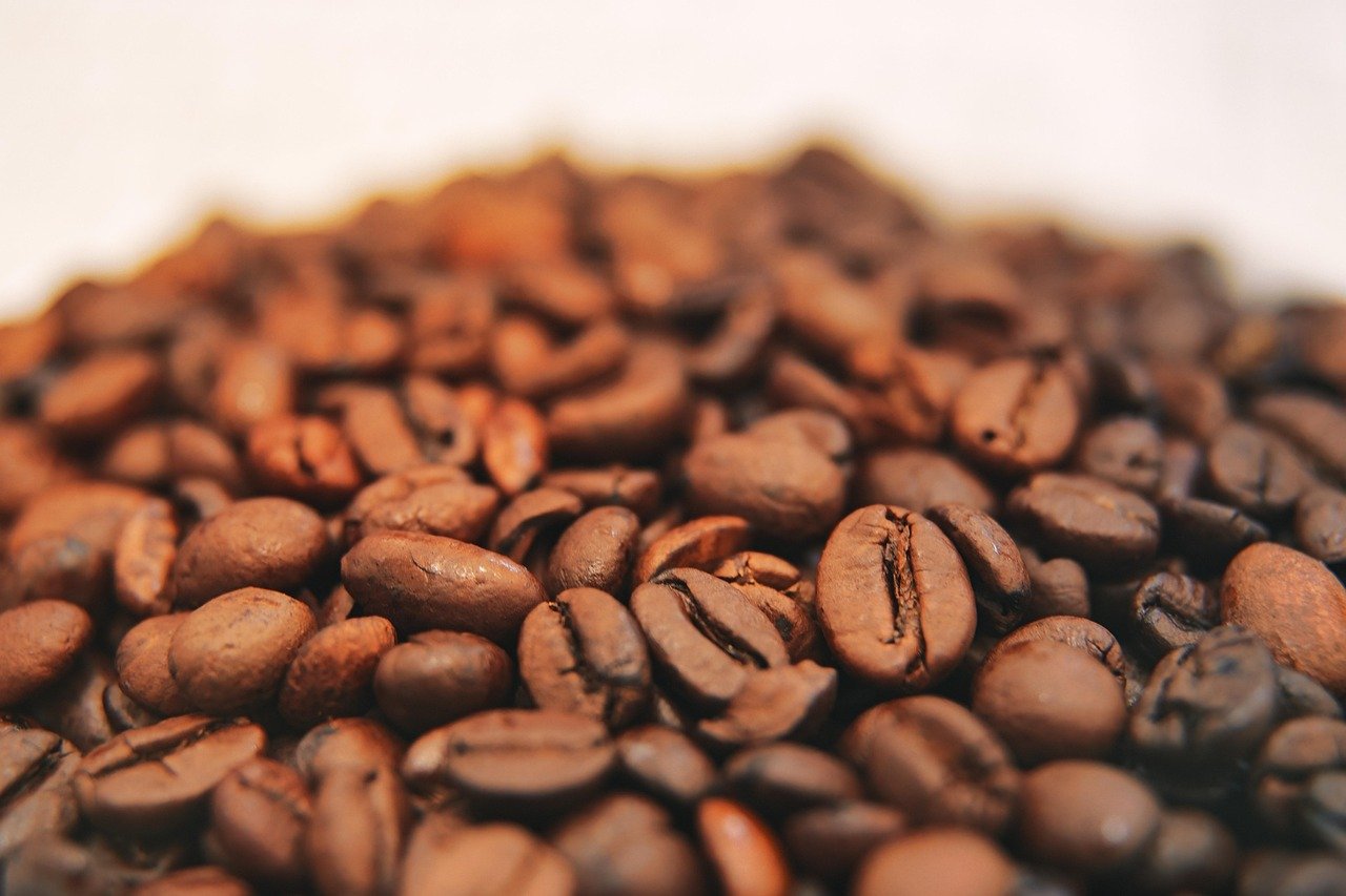 Monitoring Diet and Caffeine Intake (image credits: pixabay)
