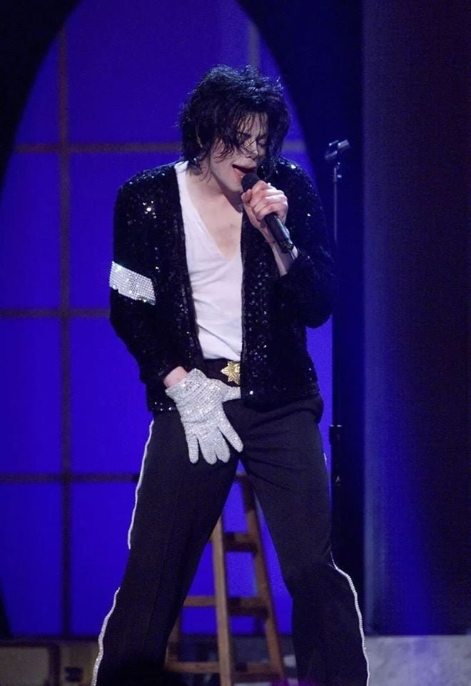 “Billie Jean” – Michael Jackson (1982) (image credits: wikimedia)