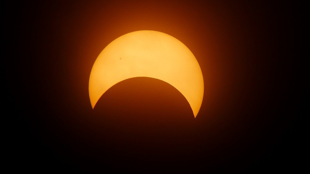 Total Eclipse Over Major Cities (image credits: pixabay)