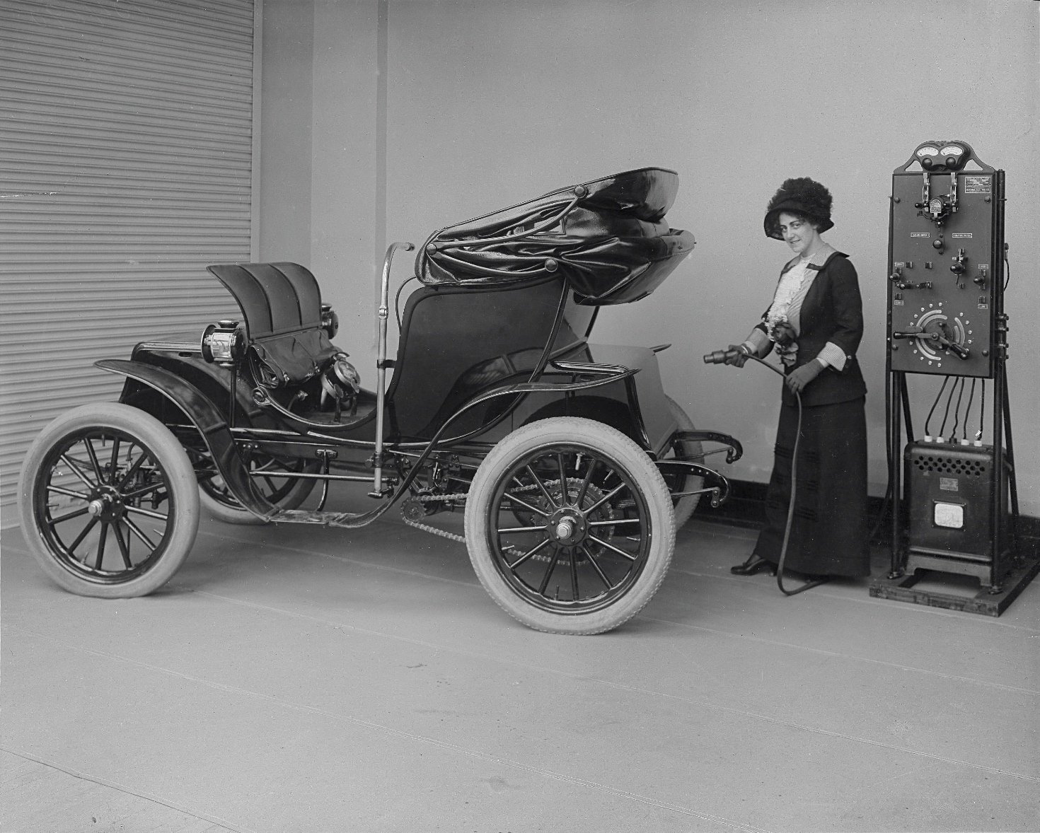 Electric Car (image credits: wikimedia)