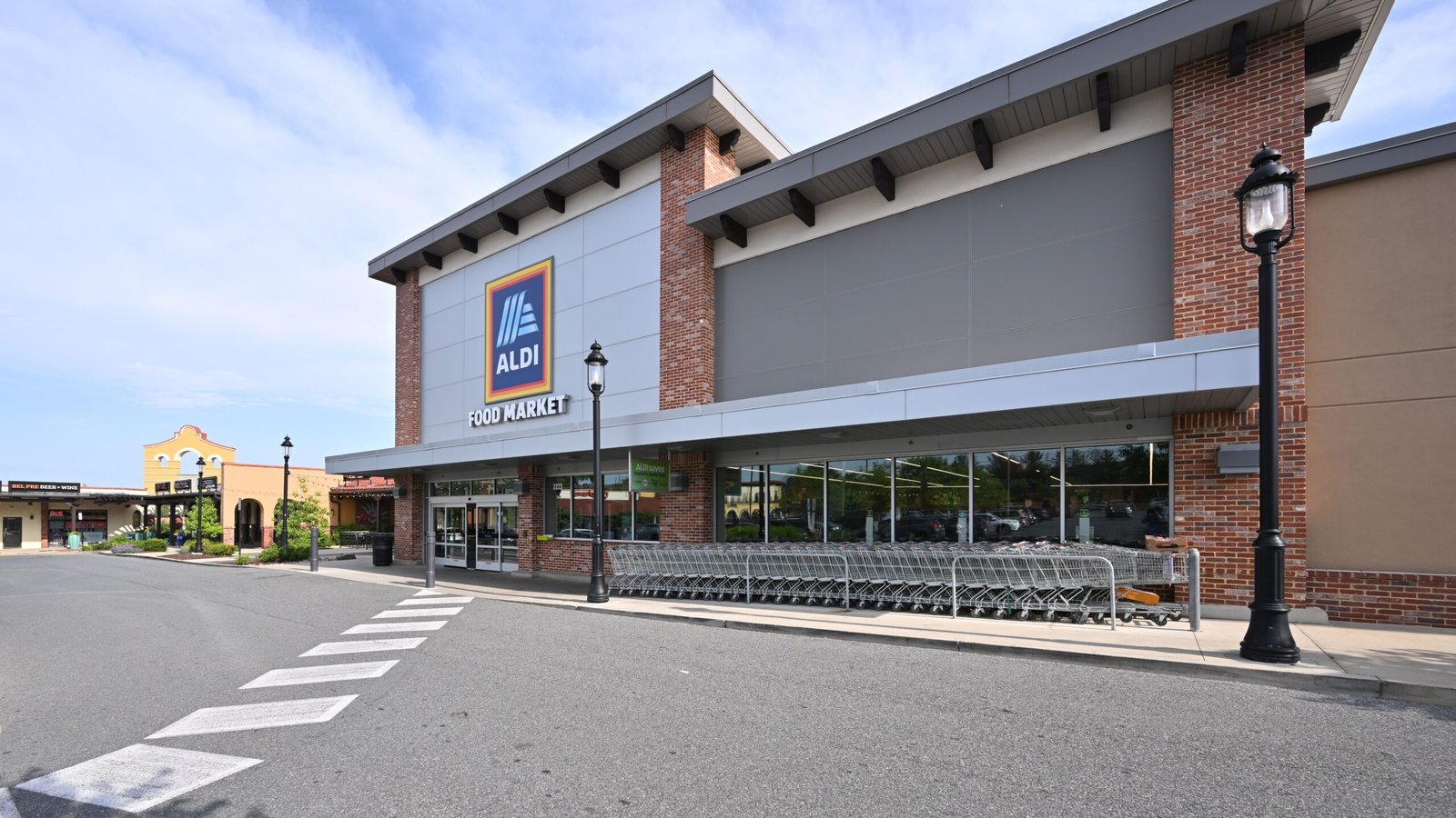 Aldi Süd & Aldi Nord – The Industry Leaders (36% Score) (image credits: wikimedia)