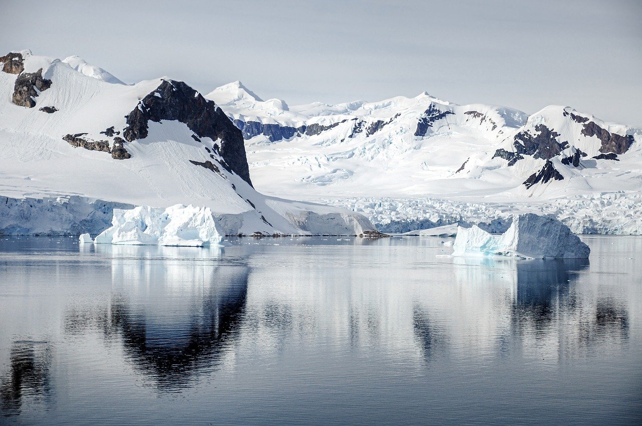 Overview of Luxury Travel to Antarctica (image credits: pixabay)