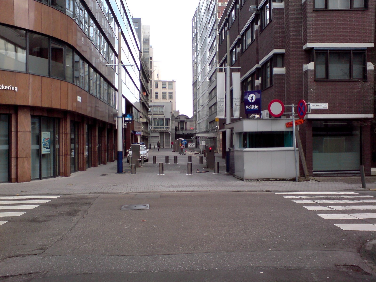 The Antwerp Diamond Heist – A Billion-Dollar Gem Theft (image credits: wikimedia)