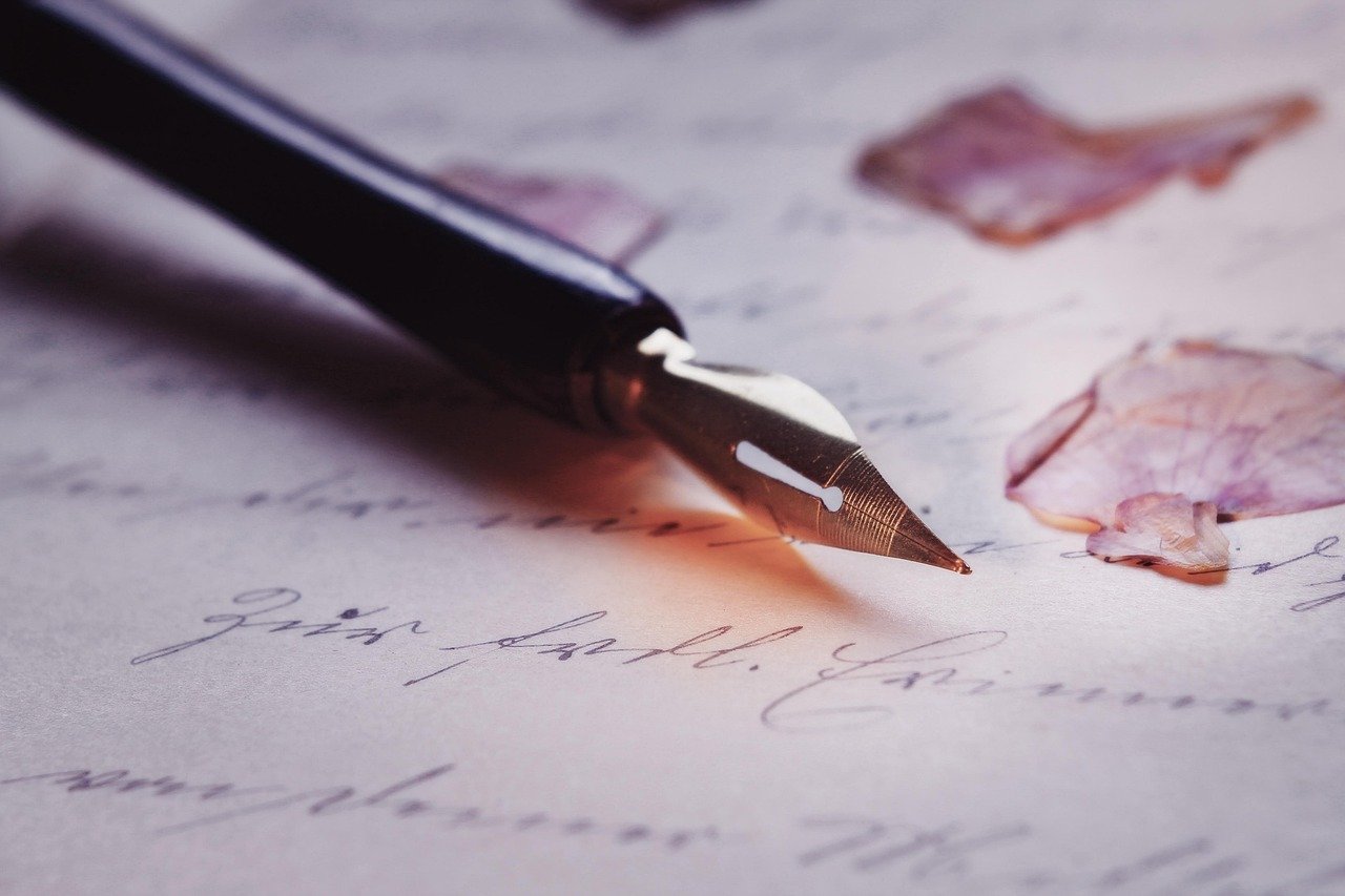 “The pen is mightier than the sword.” (image credits: pixabay)