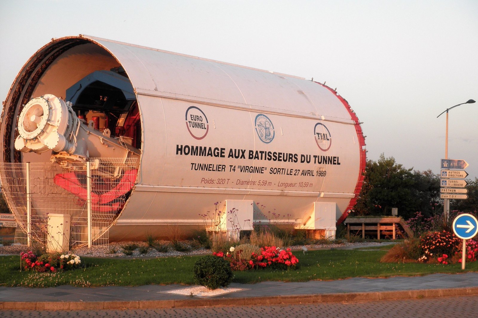 The Big Bertha Tunnel Boring Machine – 10,000 Horsepower (image credits: wikimedia)