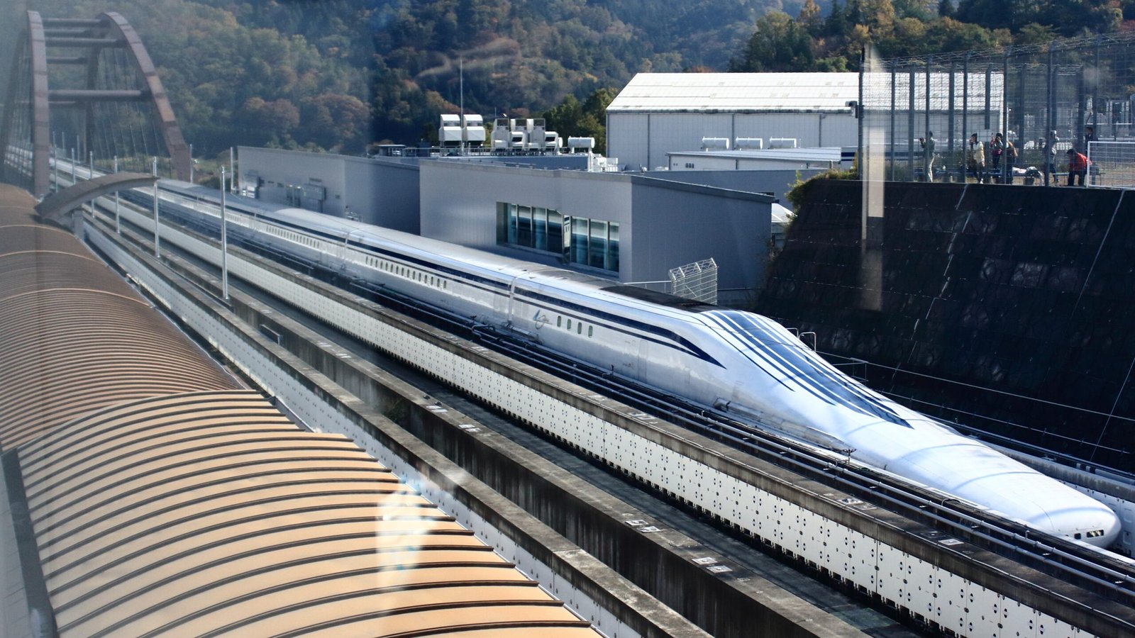 Japan’s L0 Series Maglev – A New Record (image credits: wikimedia)