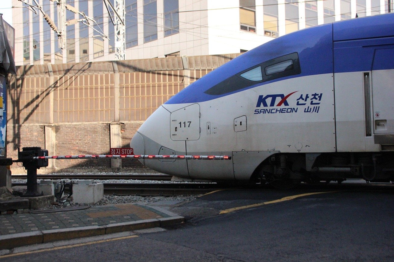 South Korea’s KTX – Speed Meets Comfort (image credits: pixabay)
