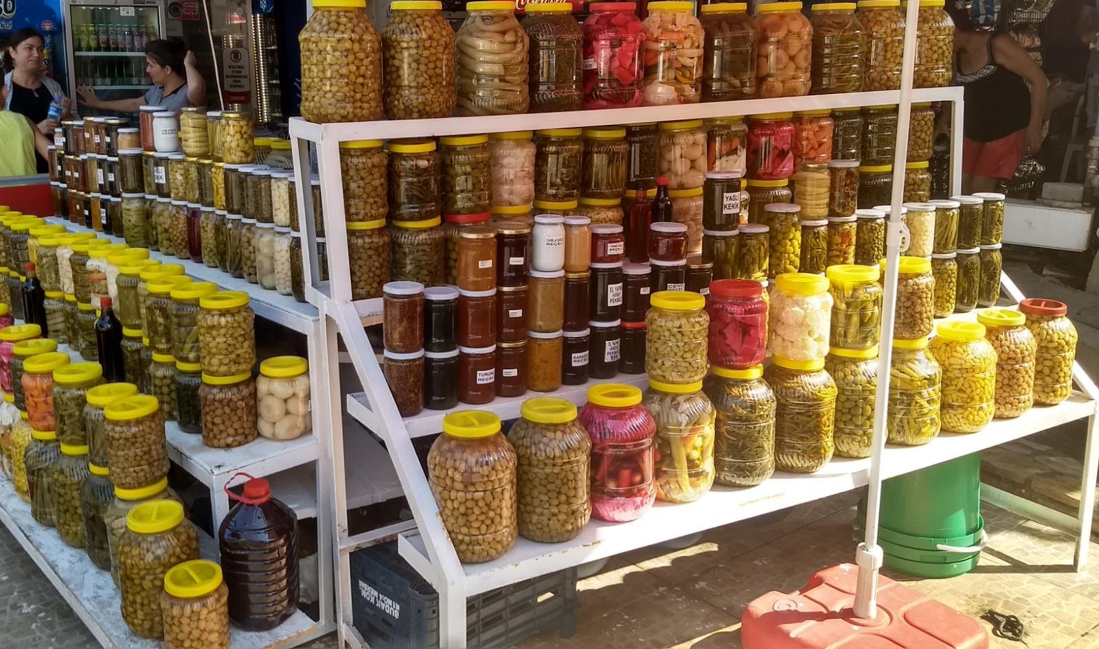The 10 Weirdest Food Trends That Have Taken Over 2025