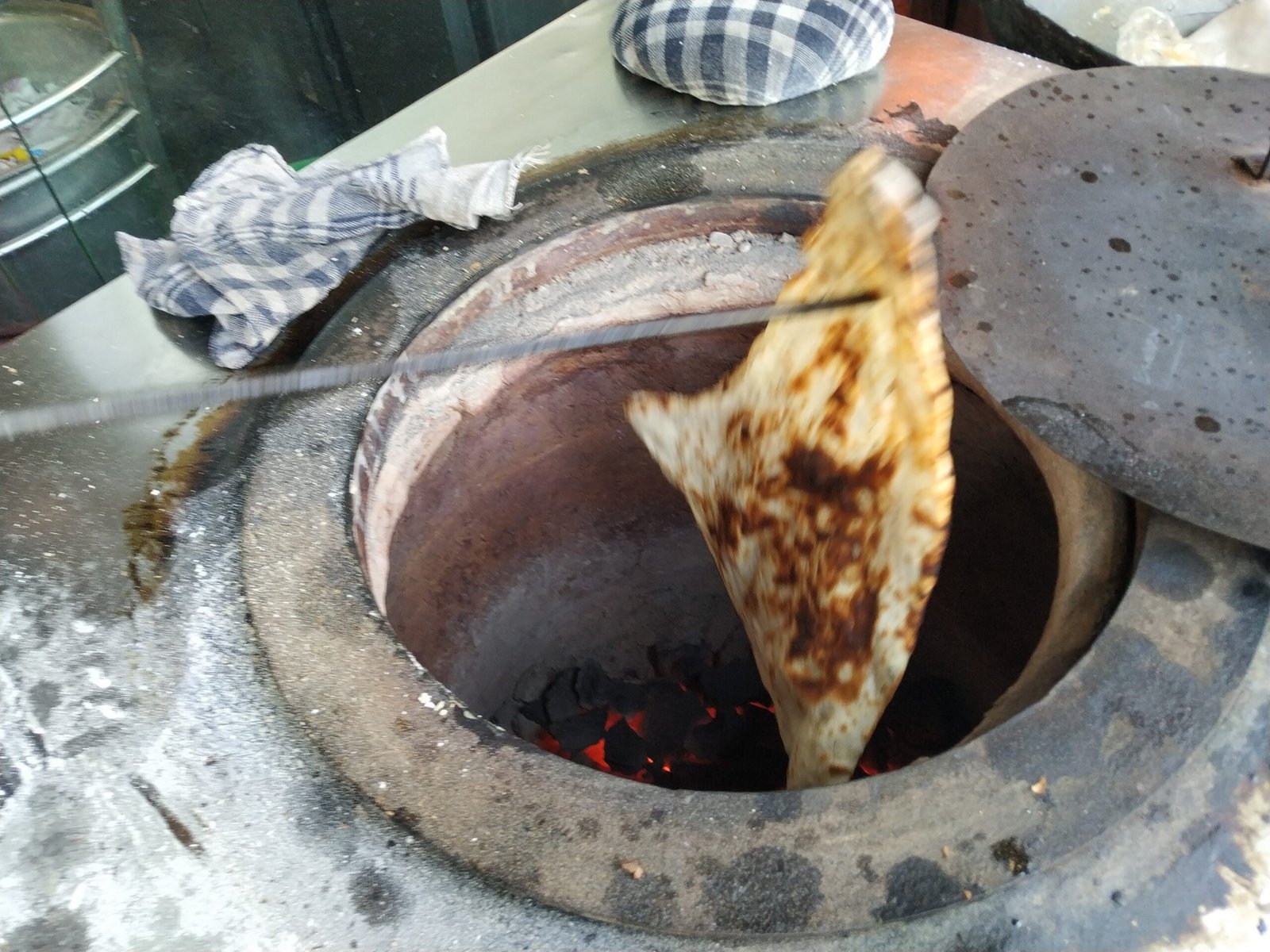 Tandoor Cooking (image credits: wikimedia)