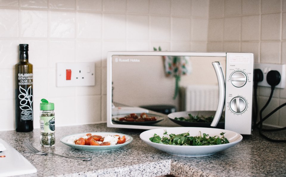Microwave Oven – A Sweet Mistake (image credits: stocksnap)