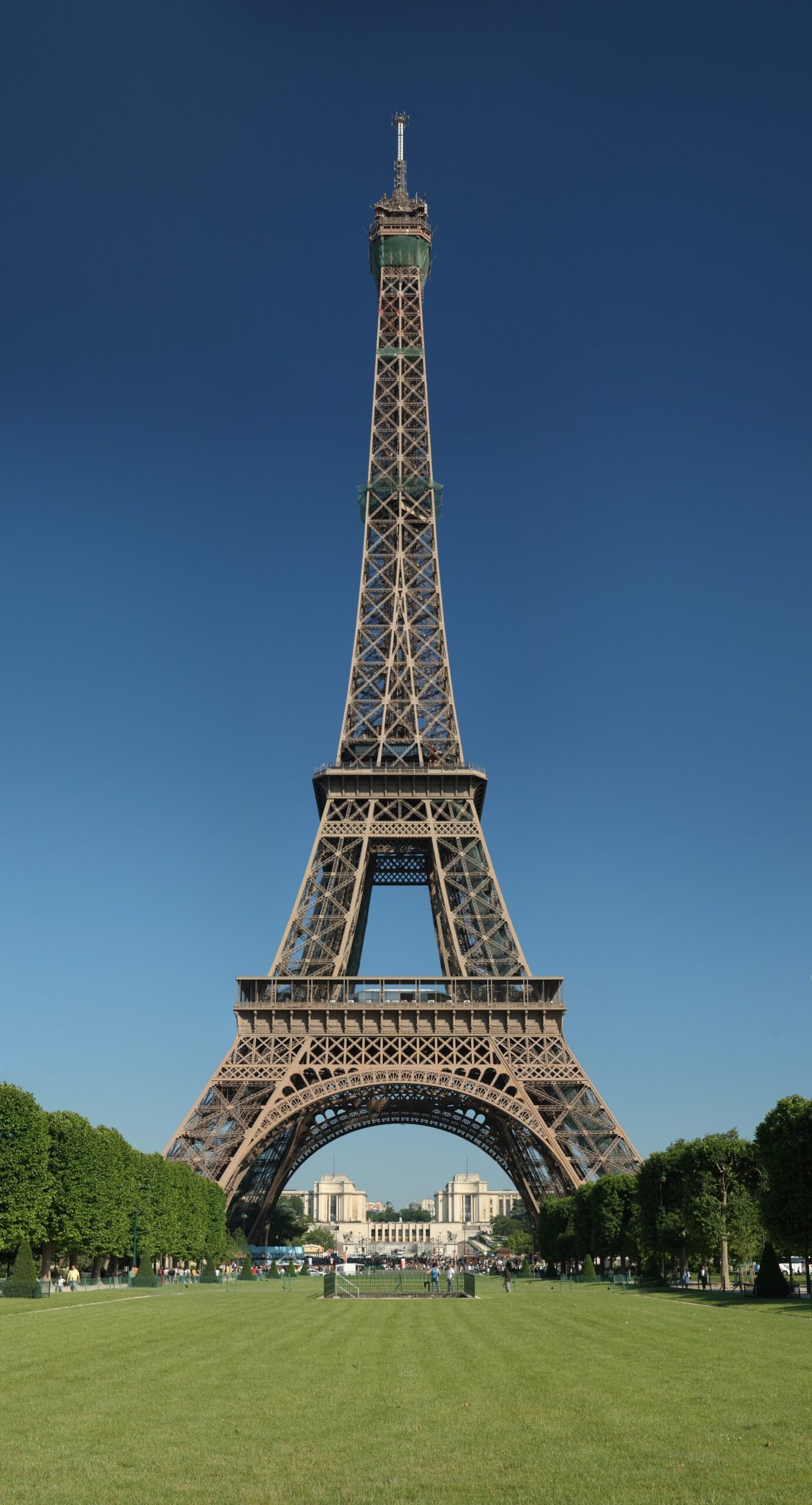 The Eiffel Tower (image credits: wikimedia)