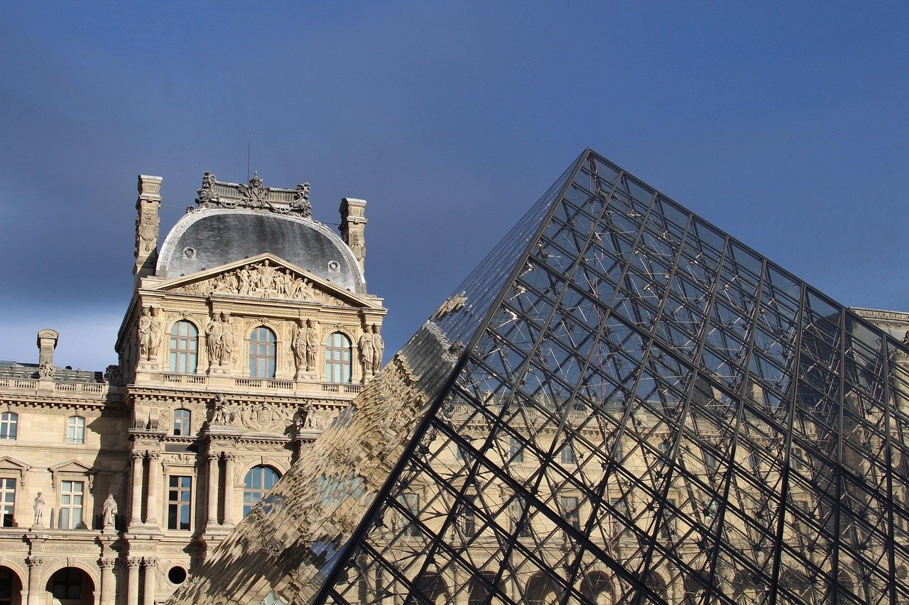 The Louvre Museum (image credits: pixabay)