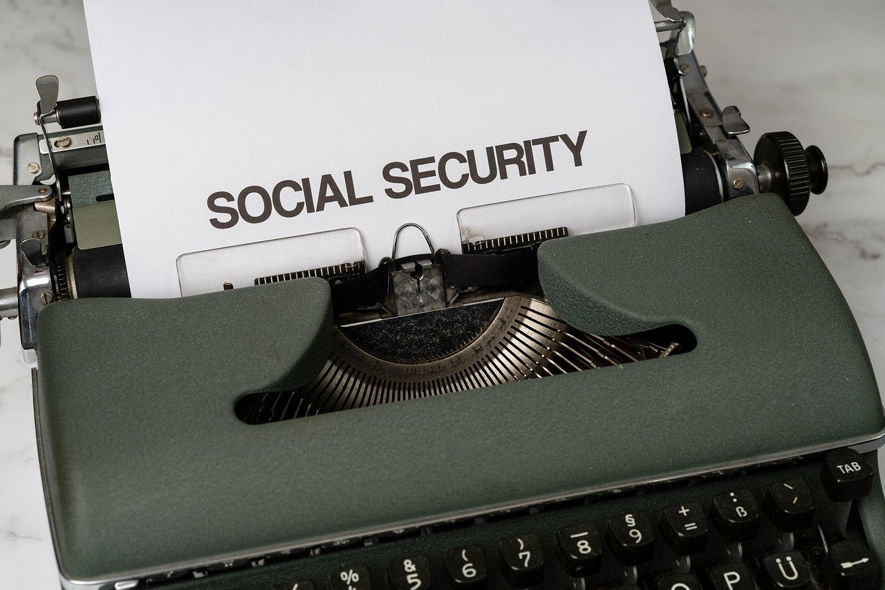 3. Relying Solely on Social Security (image credits: pixabay)