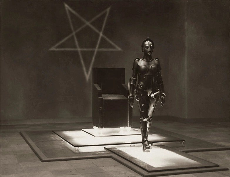 1️⃣ Metropolis (1927) (image credits: wikimedia)