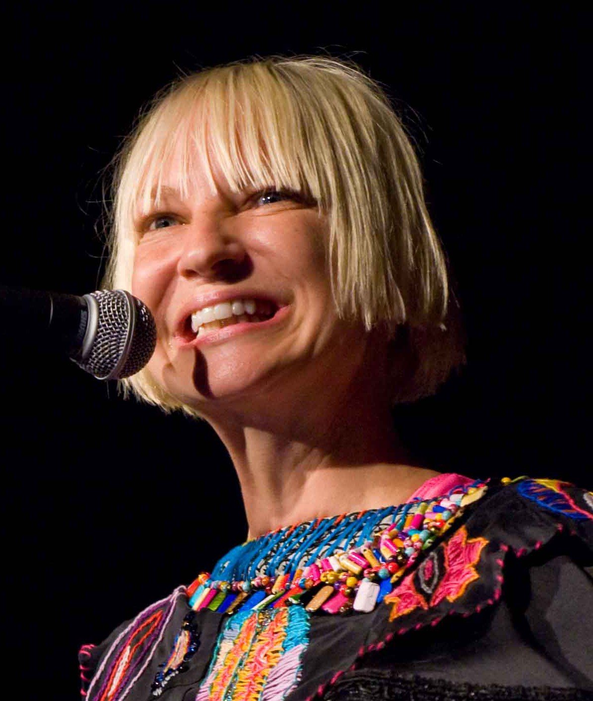 15. Sia (image credits: wikimedia)