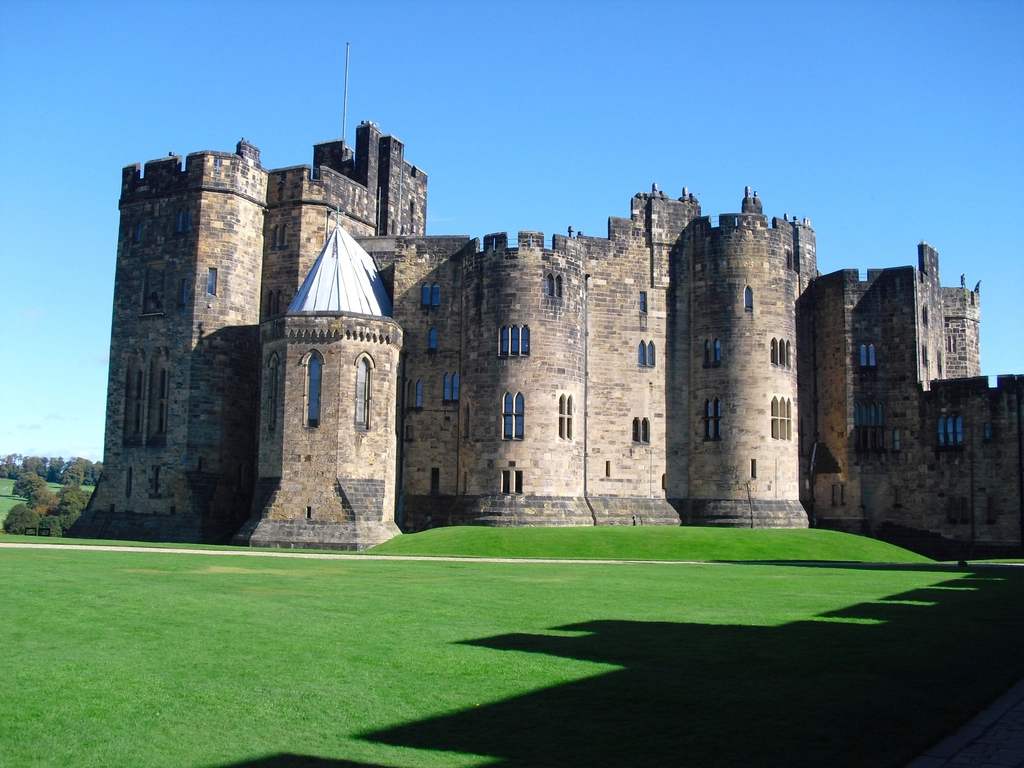 Alnwick Castle – Harry Potter (UK) (image credits: rawpixel)