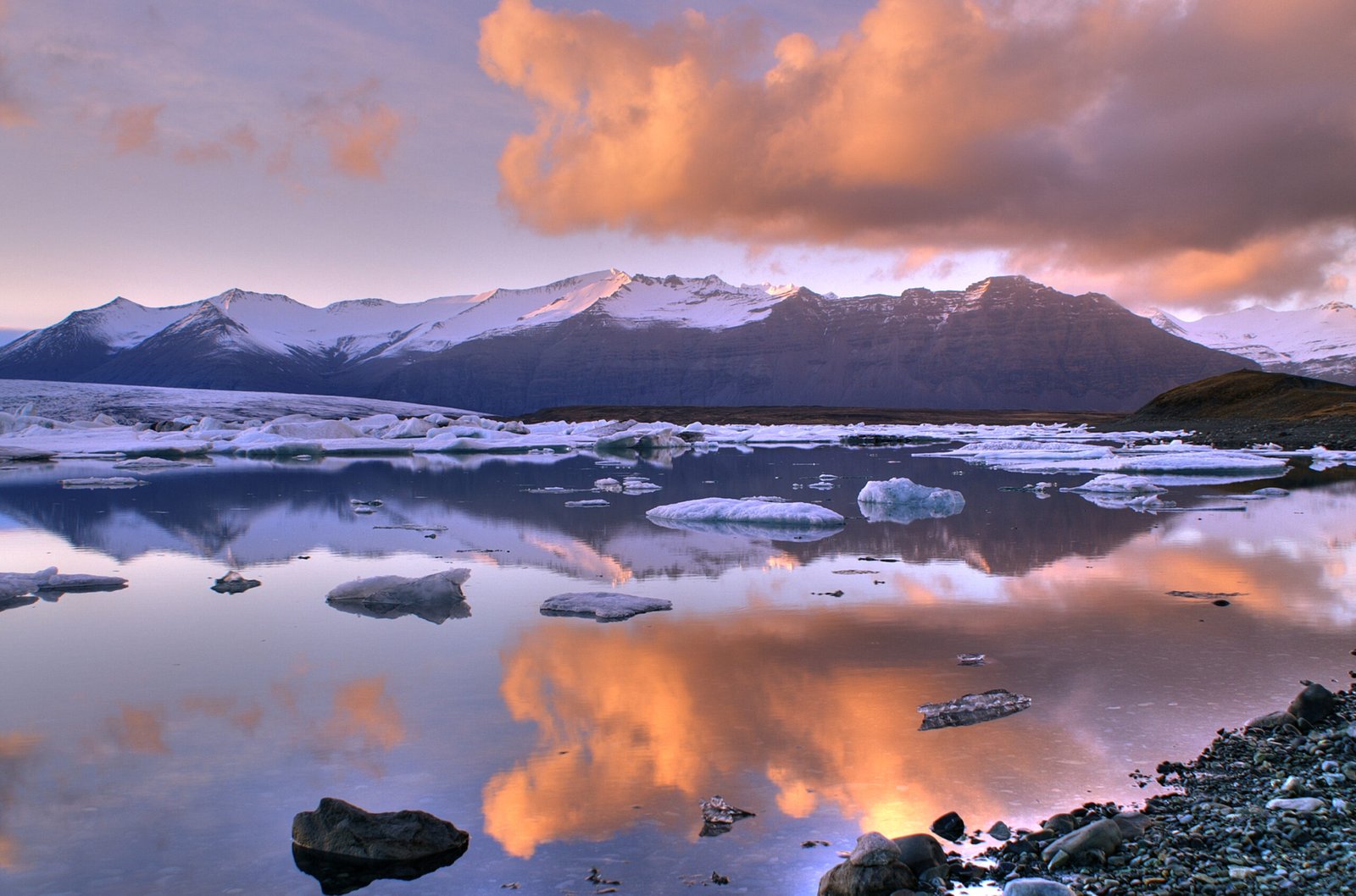 Jokulsarlon Glacier Lagoon – Interstellar, Batman Begins (Iceland) (image credits: wikimedia)