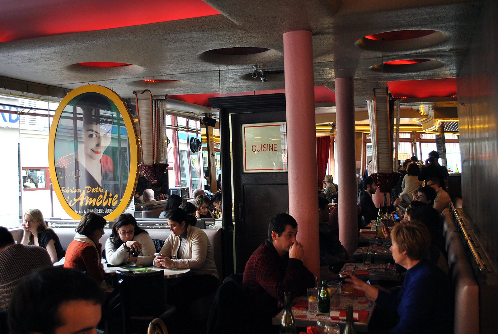 Cafe des 2 Moulins – Amélie (France) (image credits: wikimedia)