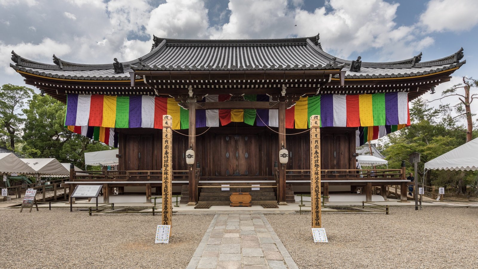 6. Temple Etiquette: More Than Just Covering Up (image credits: wikimedia)