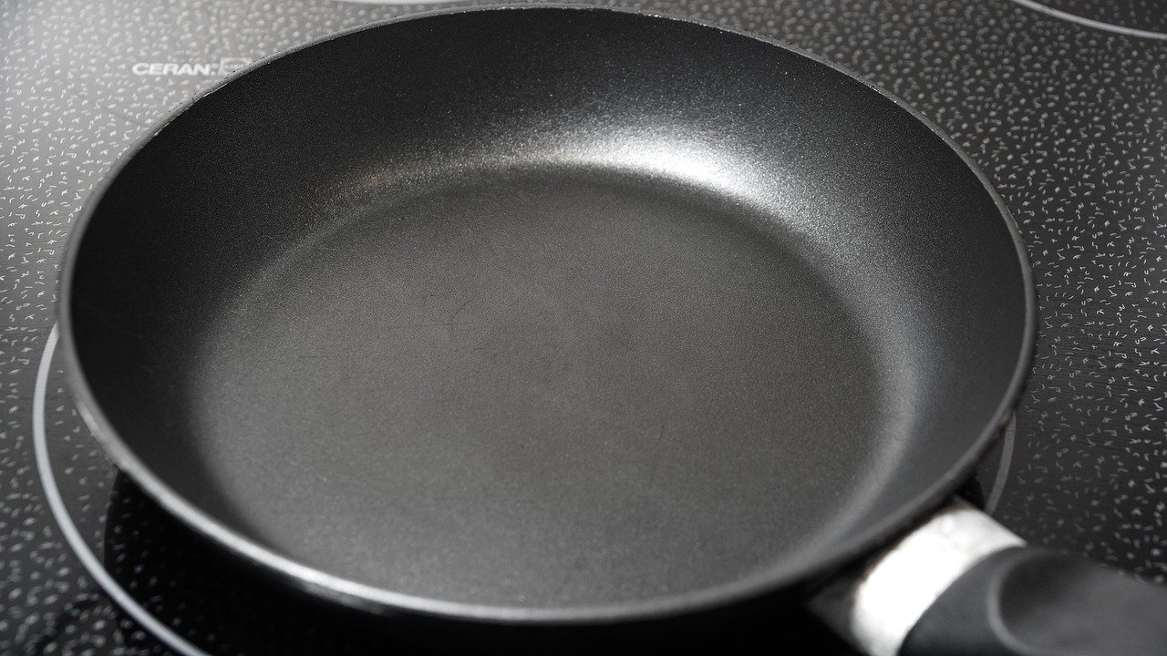 5. Teflon: The Slippery Mistake (image credits: pixabay)